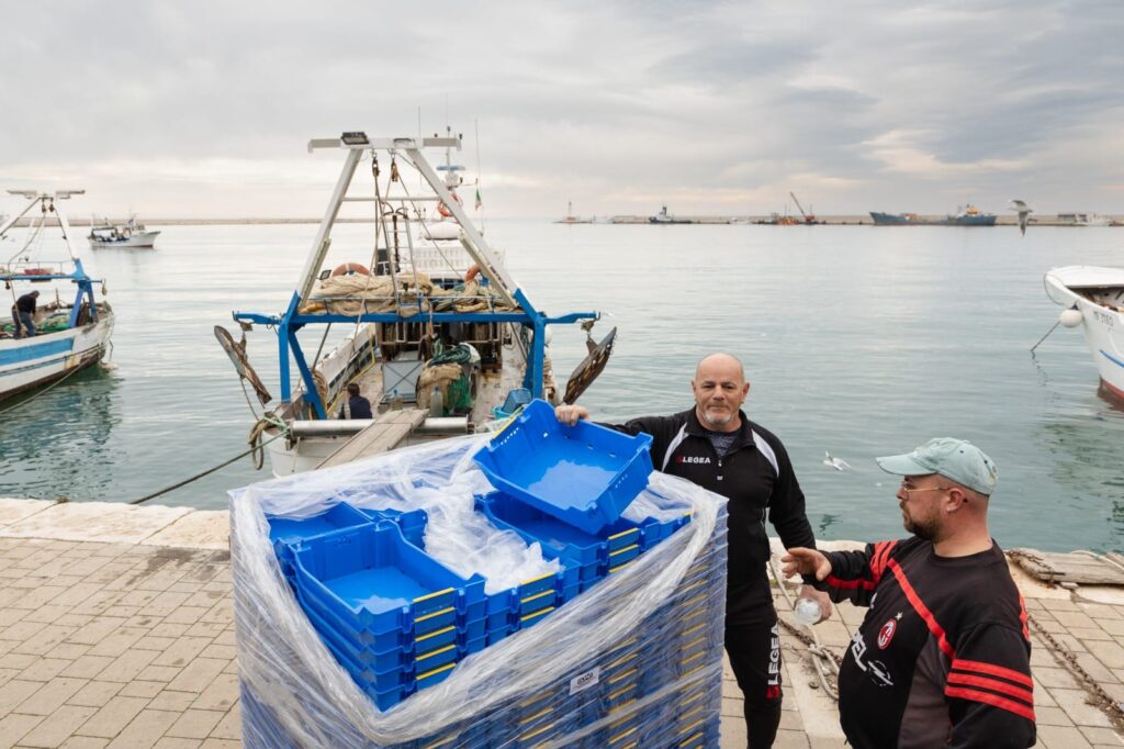 Stop al polistirolo per una pesca sostenibile: l’impegno del “Miglio d’Oro” nel napoletano